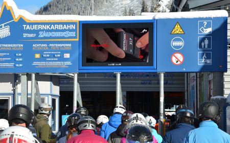 Digital signage banner system at the Tauernkar valley station with advertising spot from Zanier