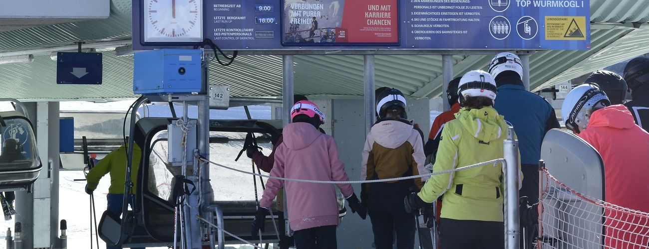 Access portal as a clock panel with Tirol Werbung motif in the Hochgurgl ski area